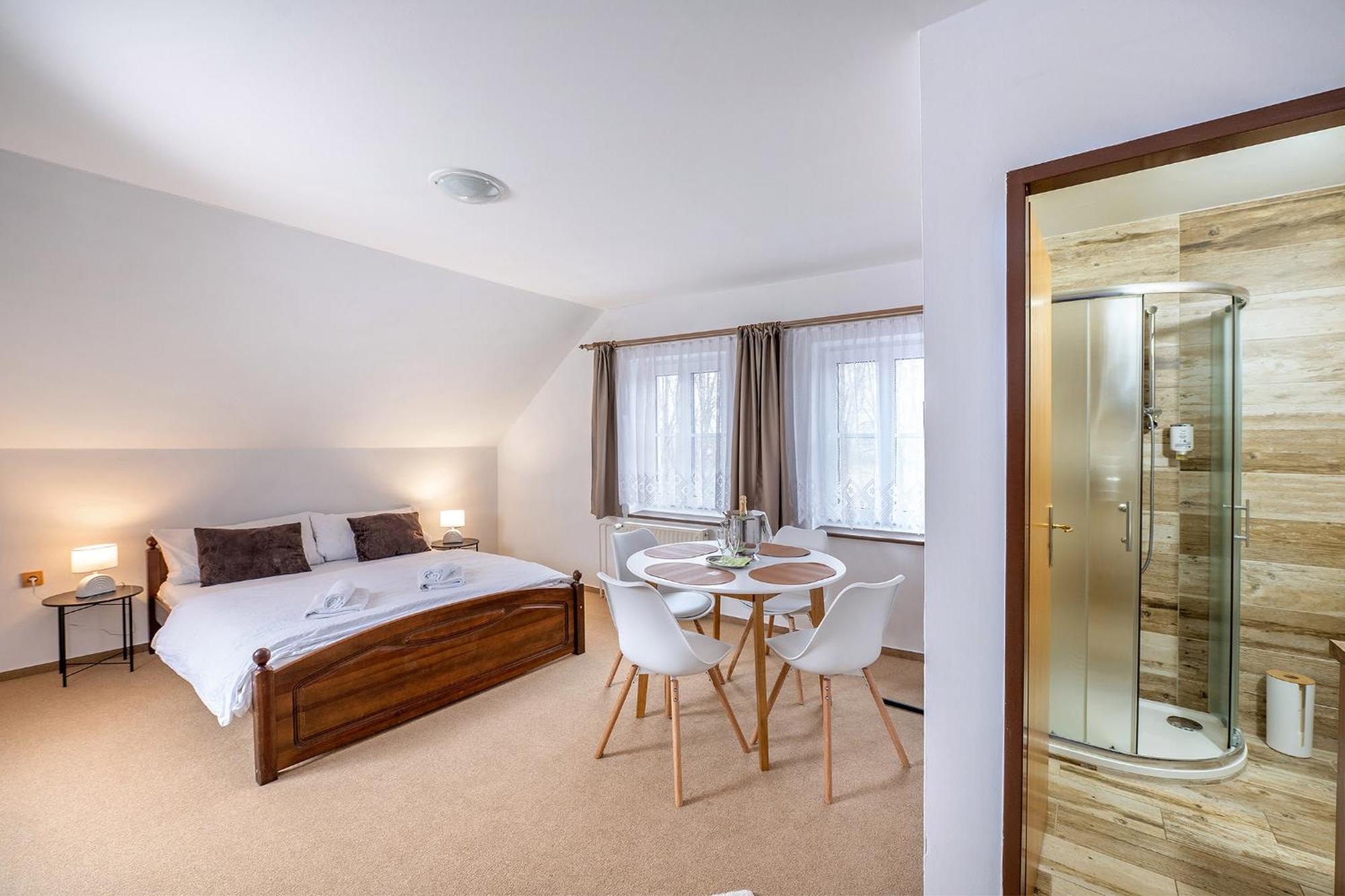 Rodinny Hotel Myslivna Třeboň Esterno foto
