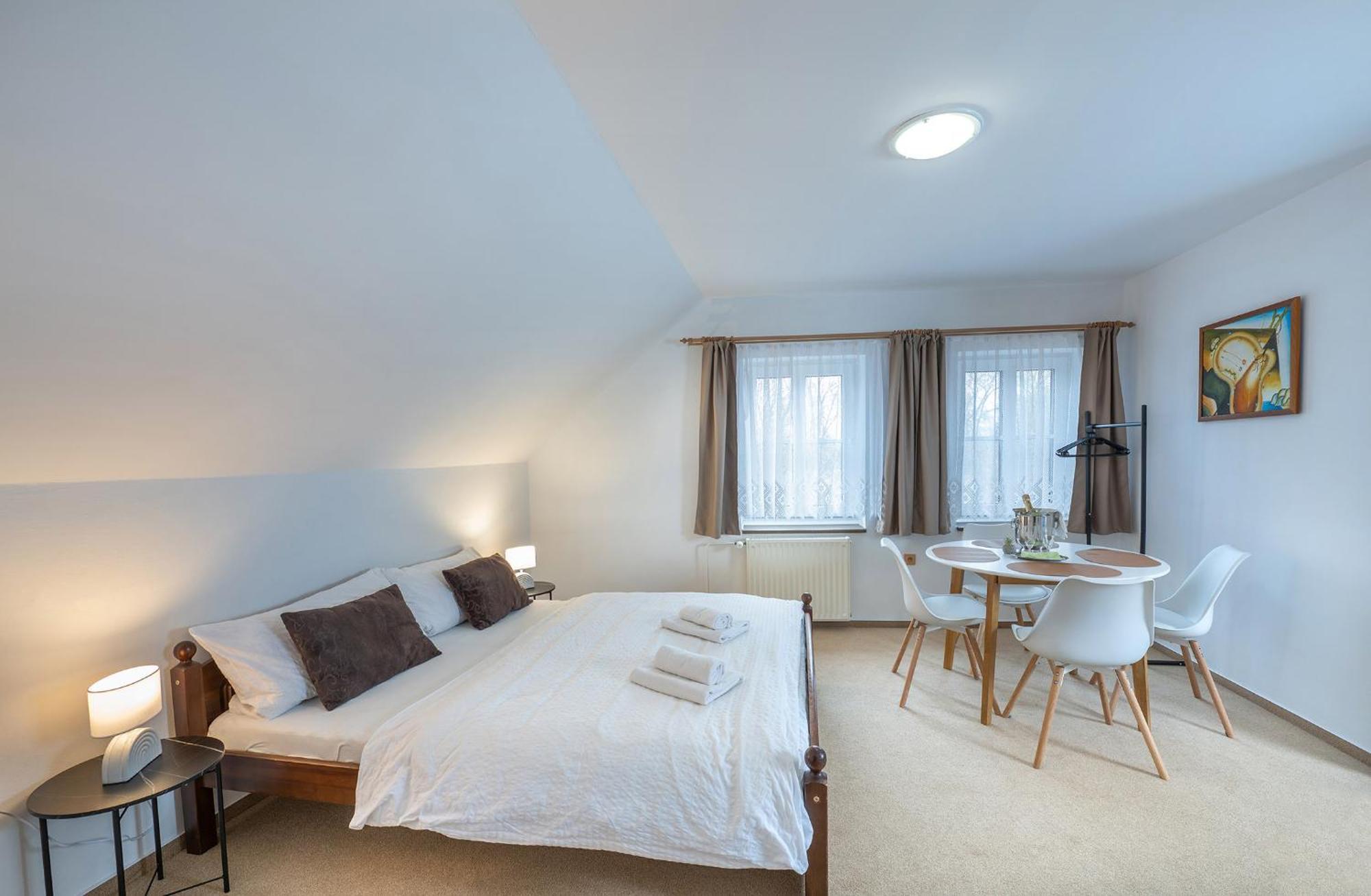 Rodinny Hotel Myslivna Třeboň Esterno foto