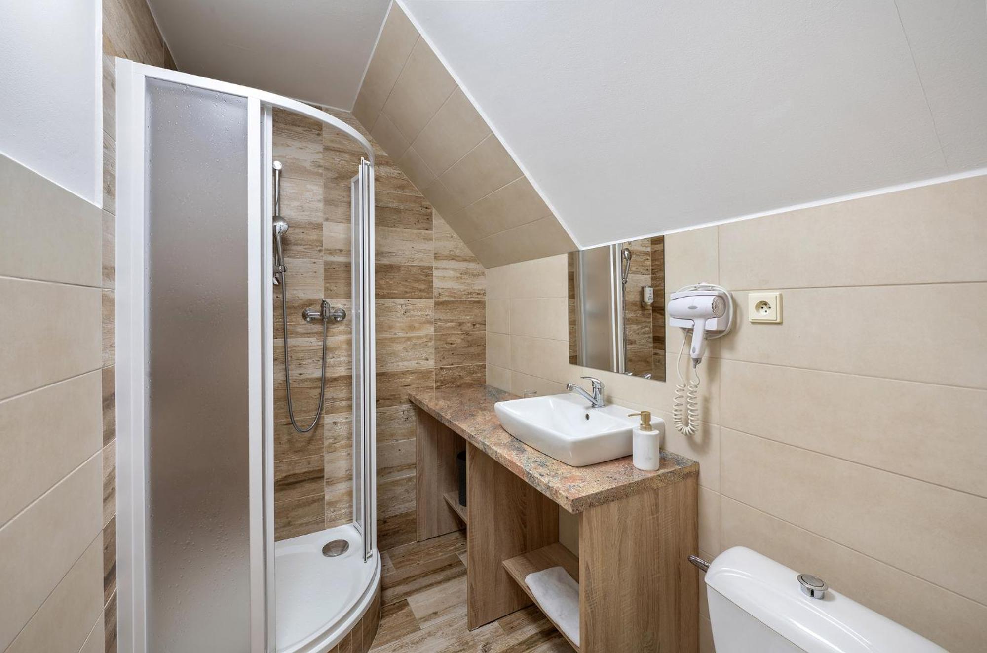 Rodinny Hotel Myslivna Třeboň Esterno foto
