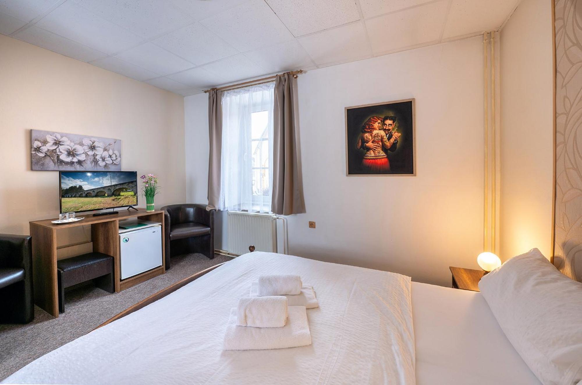Rodinny Hotel Myslivna Třeboň Esterno foto