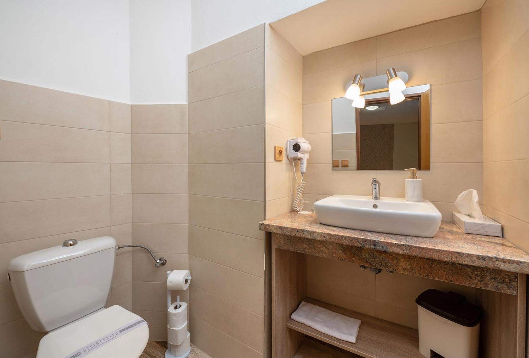 Rodinny Hotel Myslivna Třeboň Esterno foto