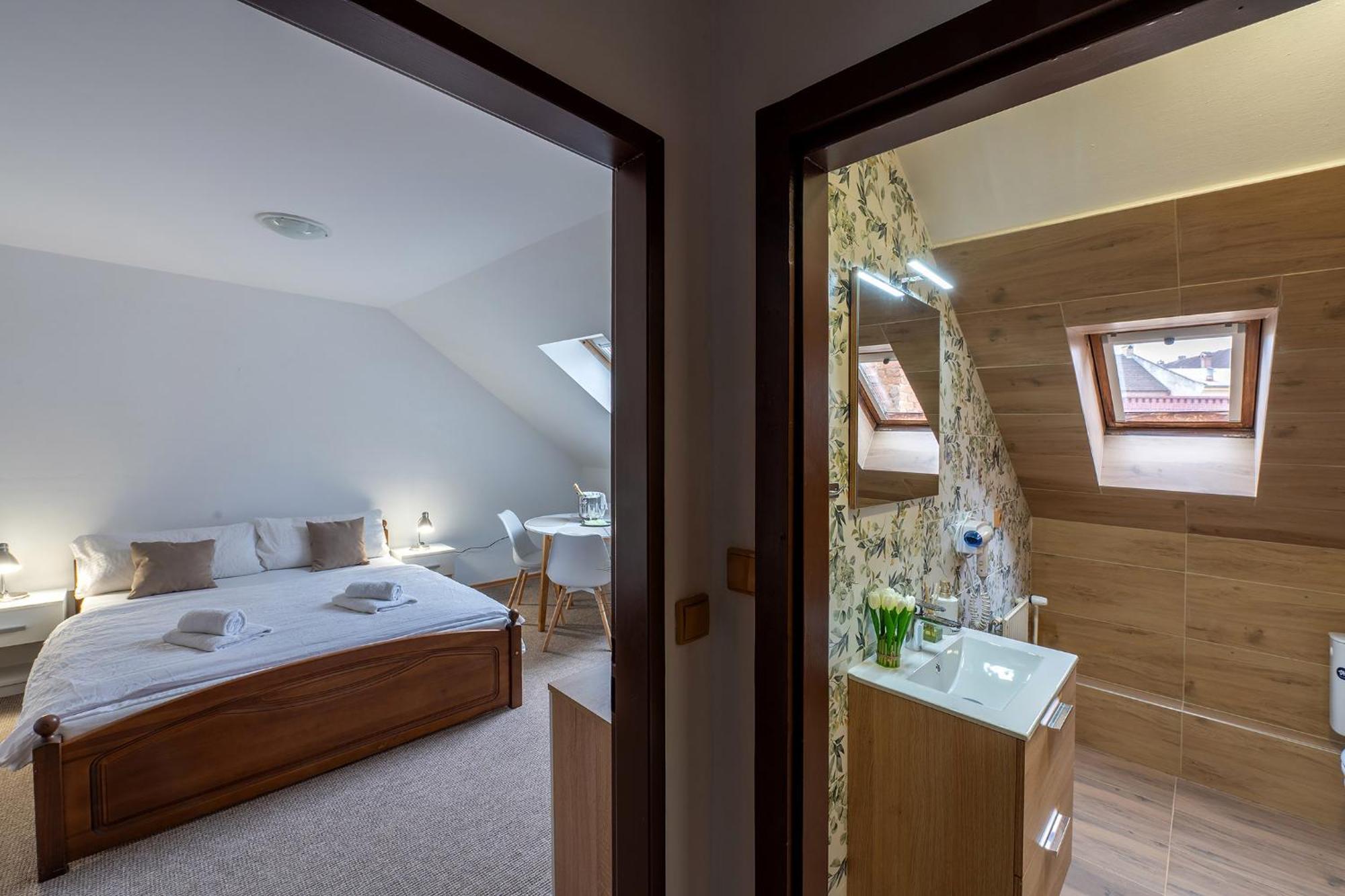 Rodinny Hotel Myslivna Třeboň Esterno foto