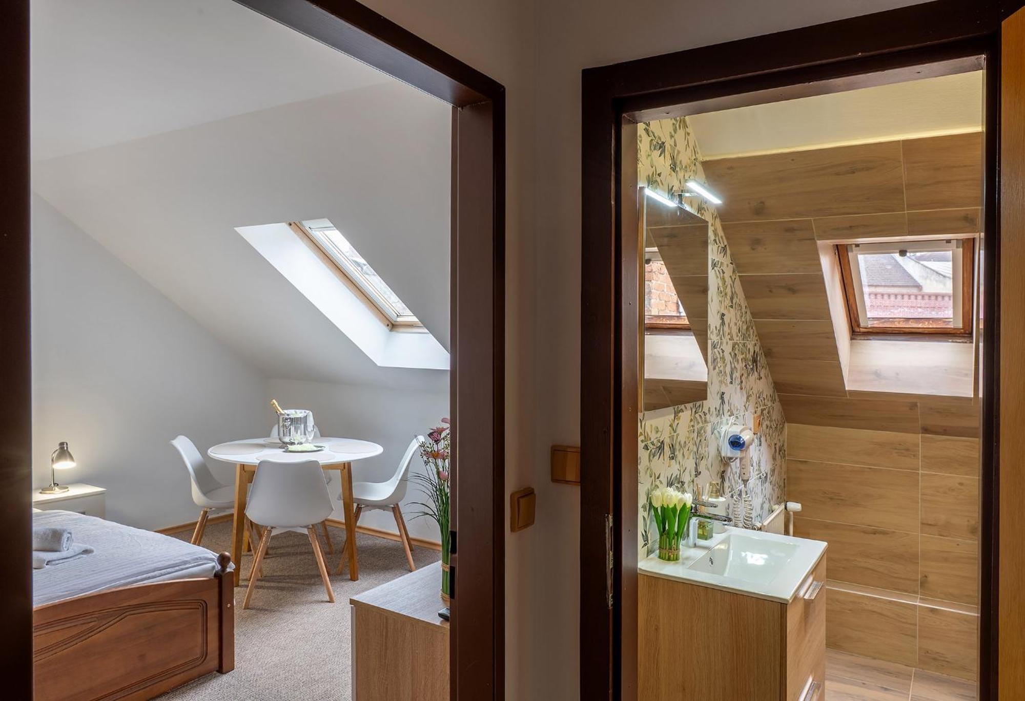 Rodinny Hotel Myslivna Třeboň Esterno foto