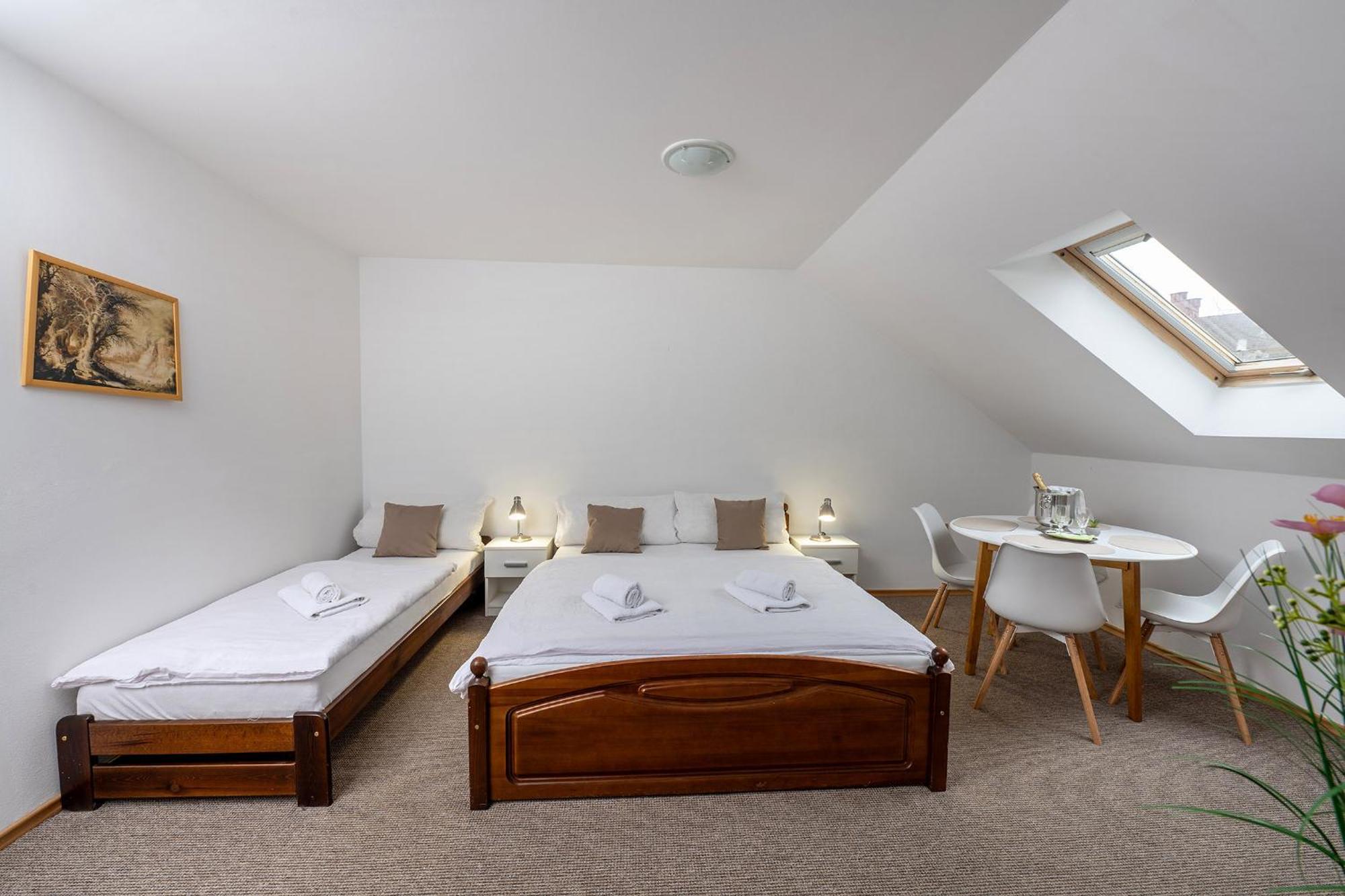 Rodinny Hotel Myslivna Třeboň Esterno foto