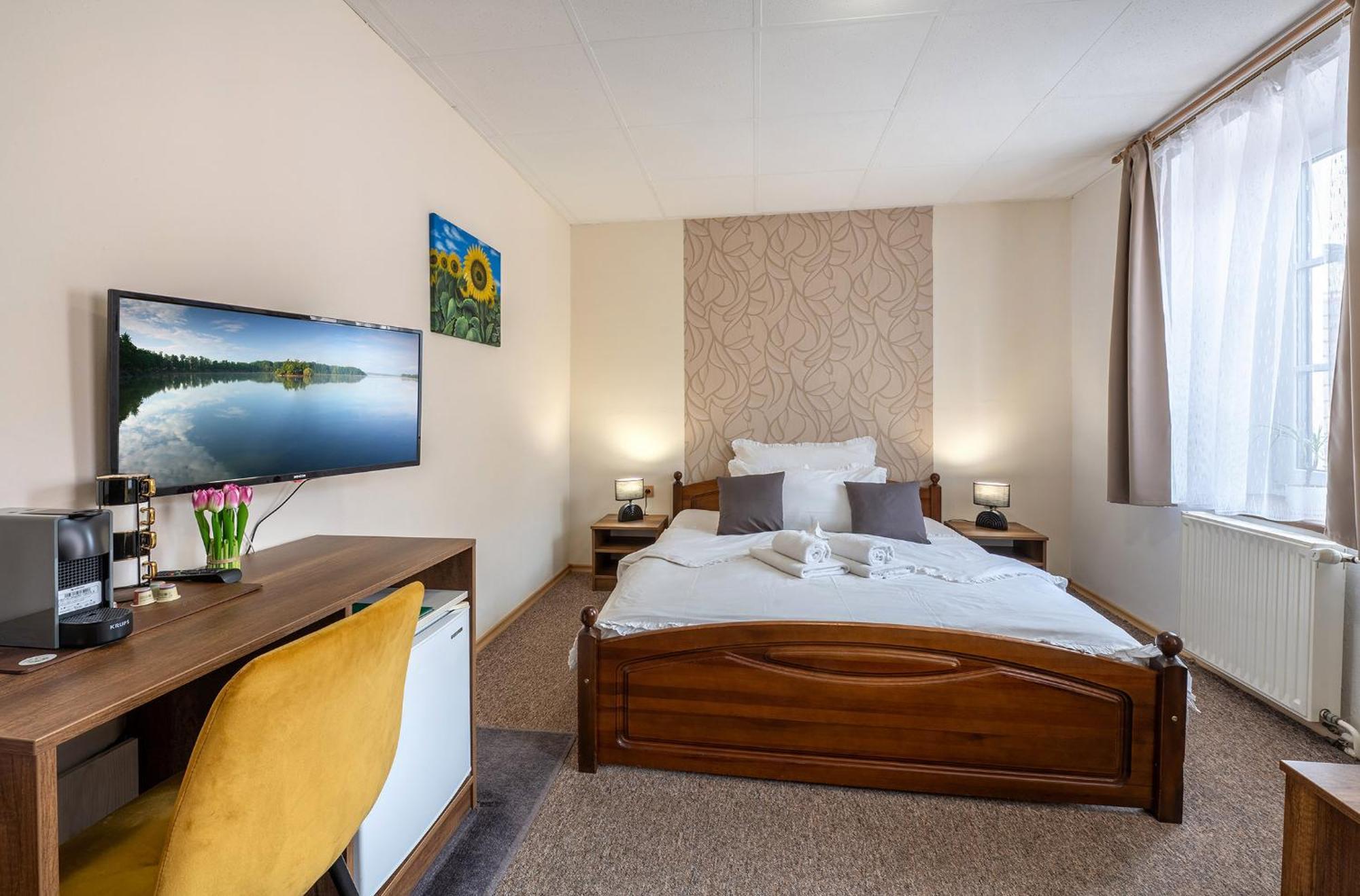 Rodinny Hotel Myslivna Třeboň Esterno foto