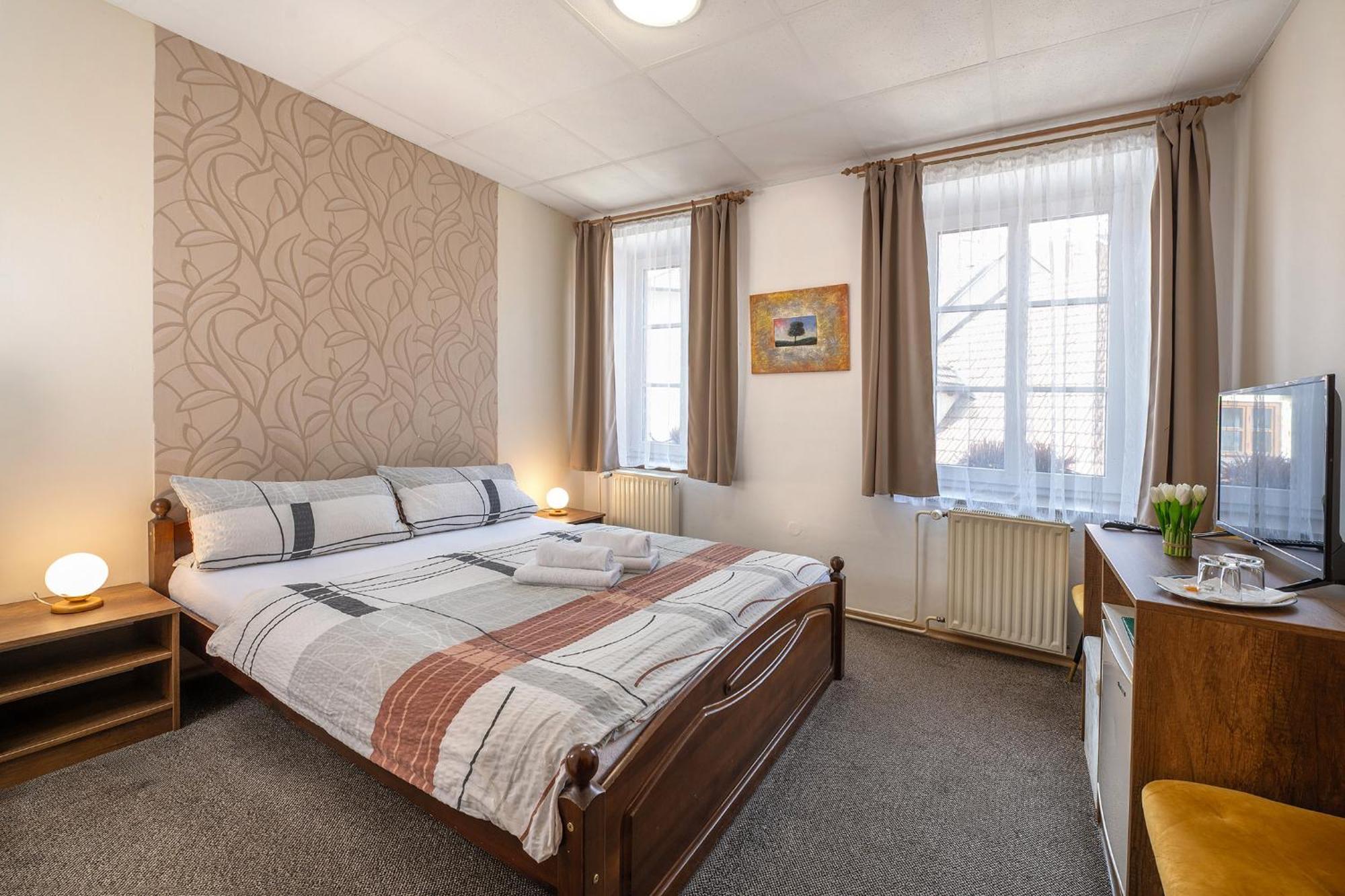 Rodinny Hotel Myslivna Třeboň Esterno foto