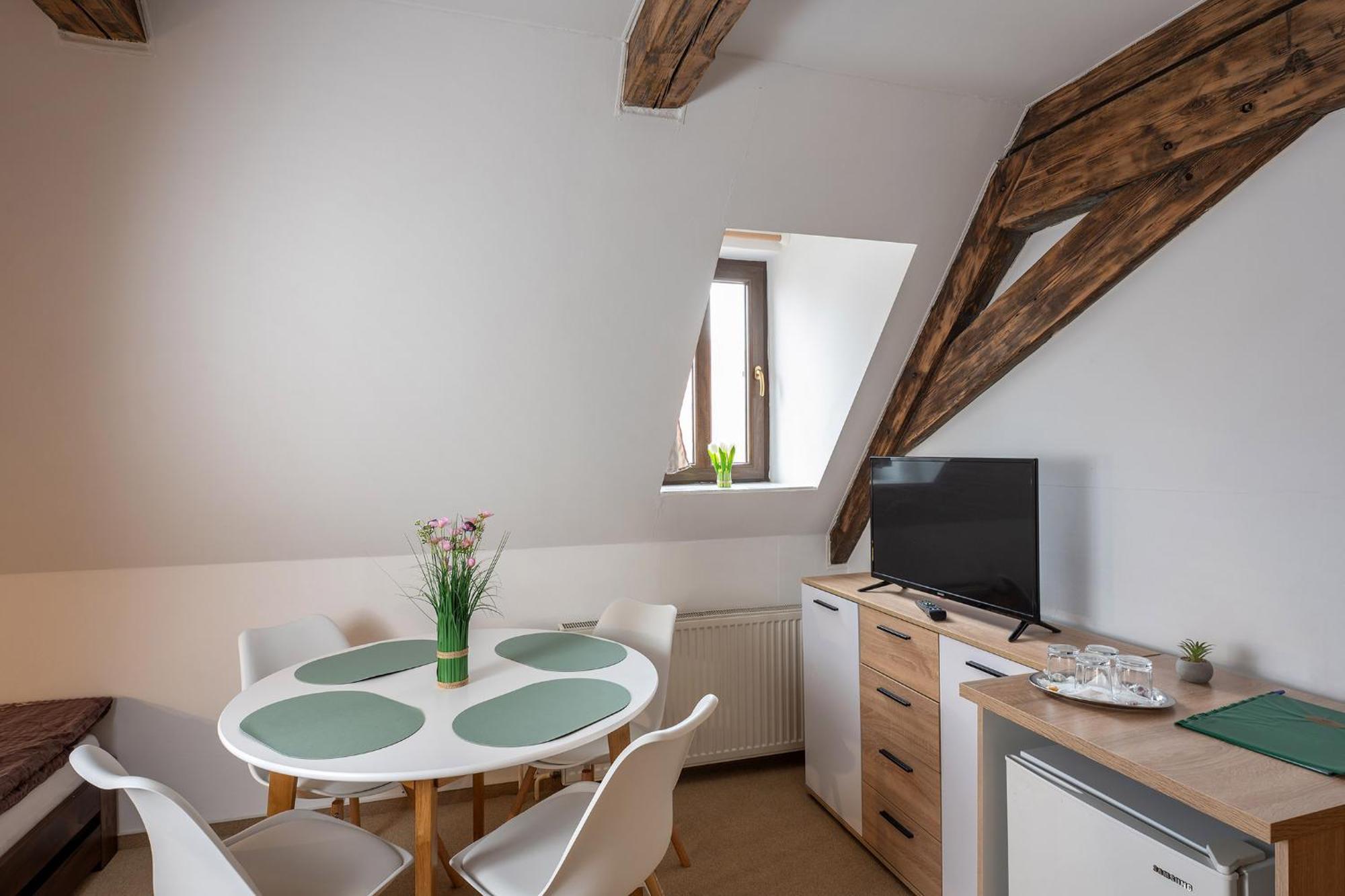 Rodinny Hotel Myslivna Třeboň Esterno foto