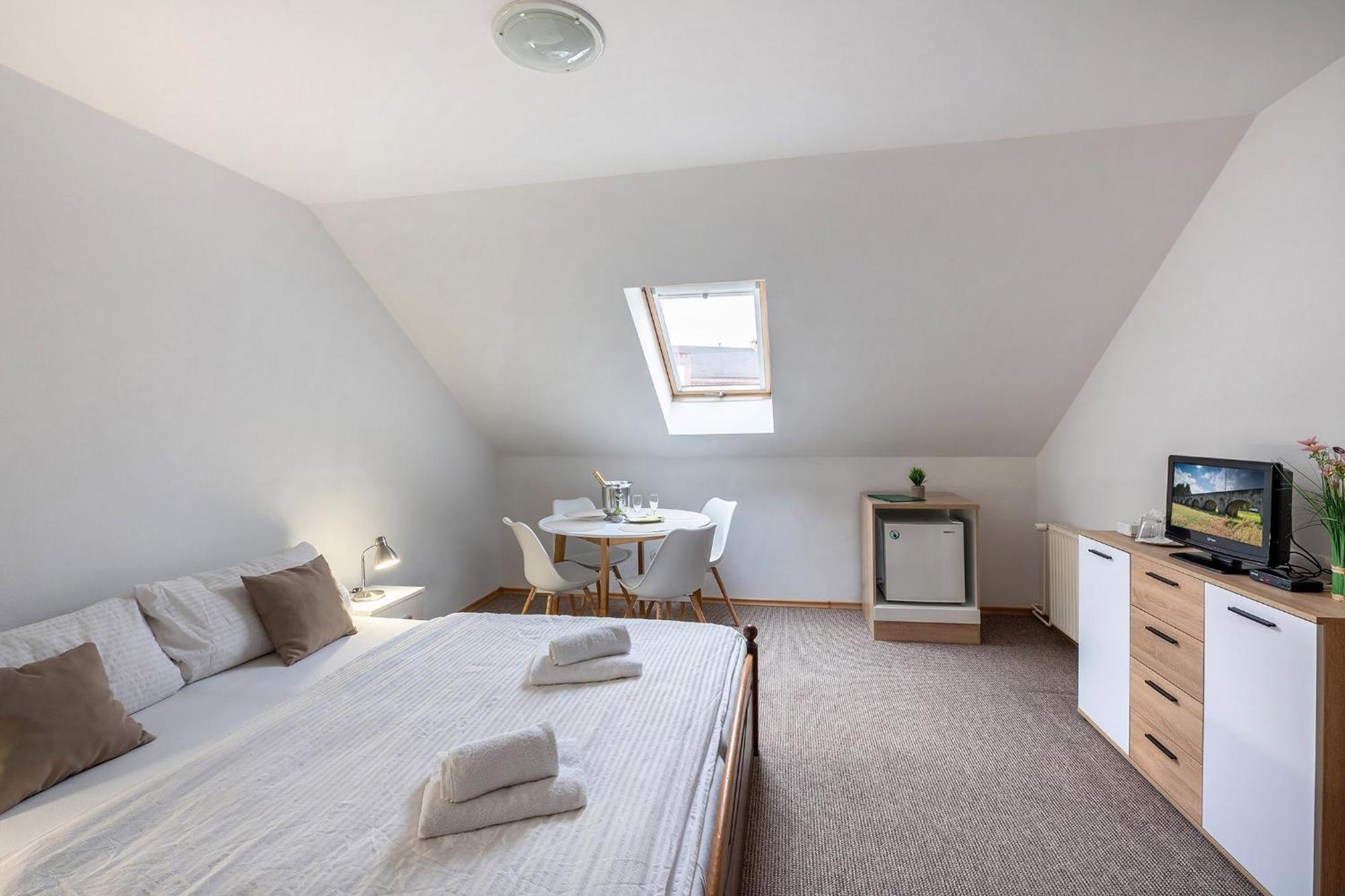 Rodinny Hotel Myslivna Třeboň Esterno foto