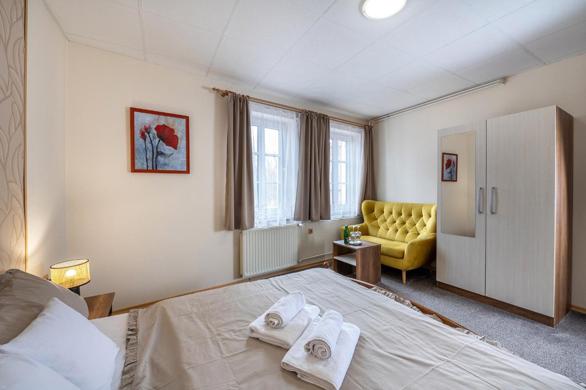 Rodinny Hotel Myslivna Třeboň Esterno foto