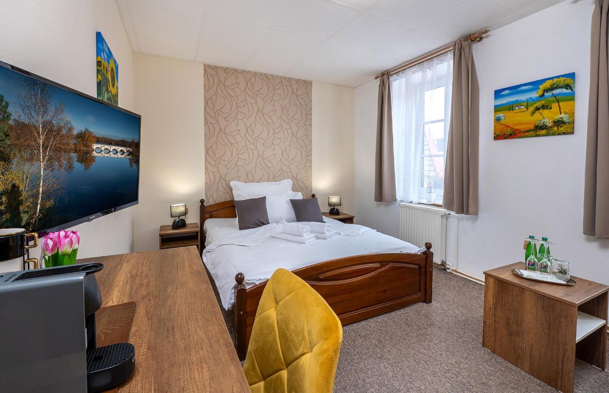 Rodinny Hotel Myslivna Třeboň Esterno foto