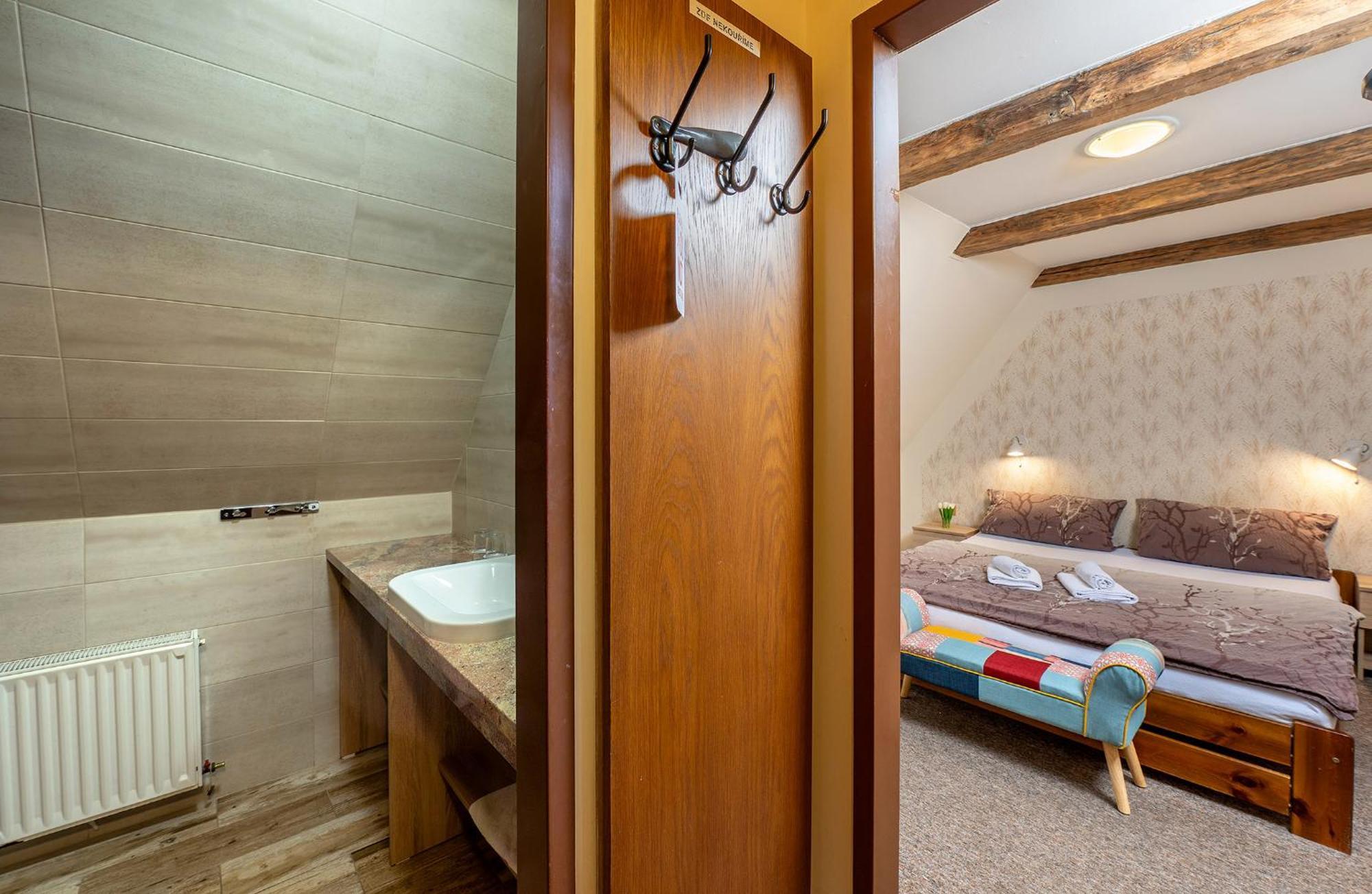 Rodinny Hotel Myslivna Třeboň Esterno foto